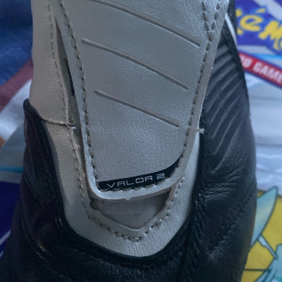 Umbro Women’s SX Valor 2 Soccer Cleats - Picture 7 of 11